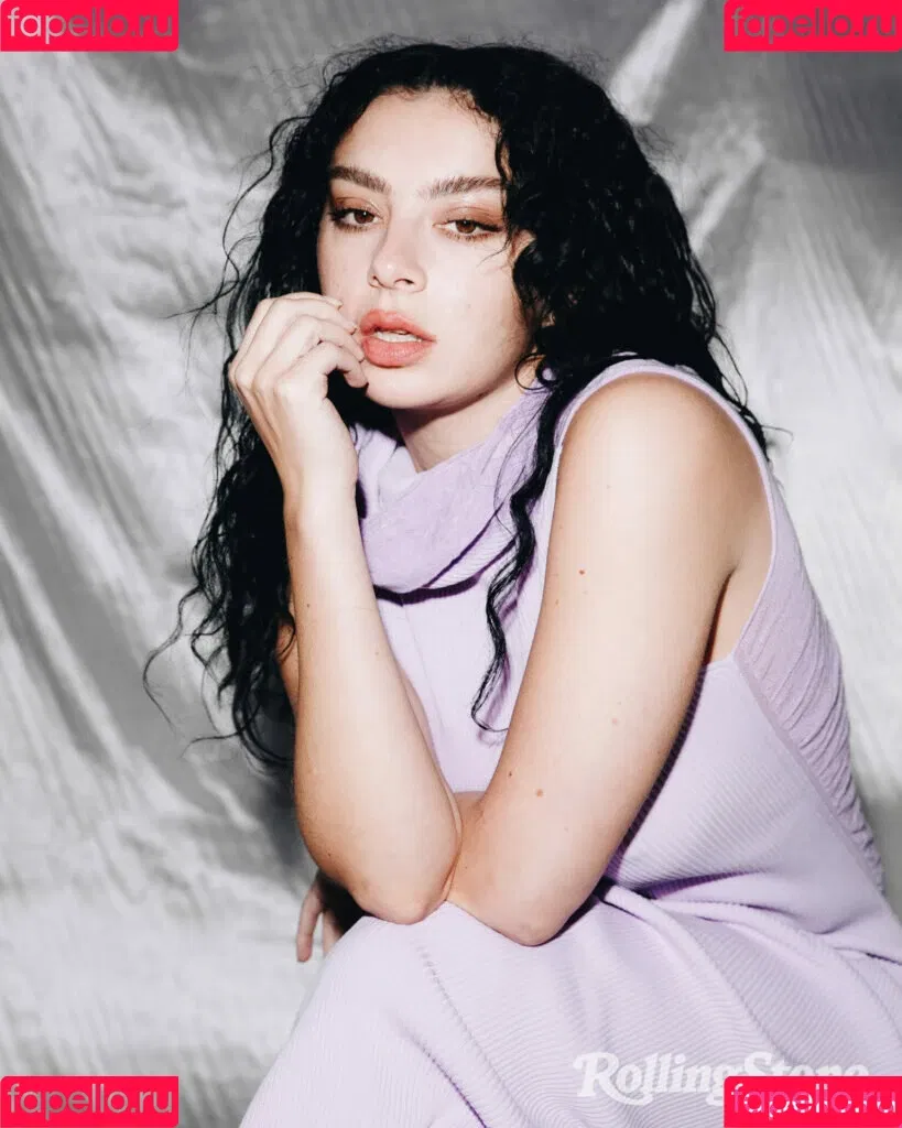 Charli XCX / charli_xcx / charlignarly Onlyfans Photo Gallery 