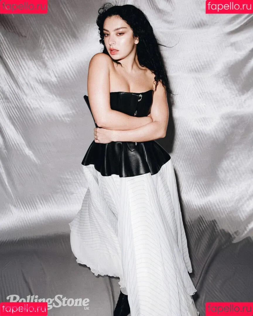 Charli XCX / charli_xcx / charlignarly Onlyfans Photo Gallery 