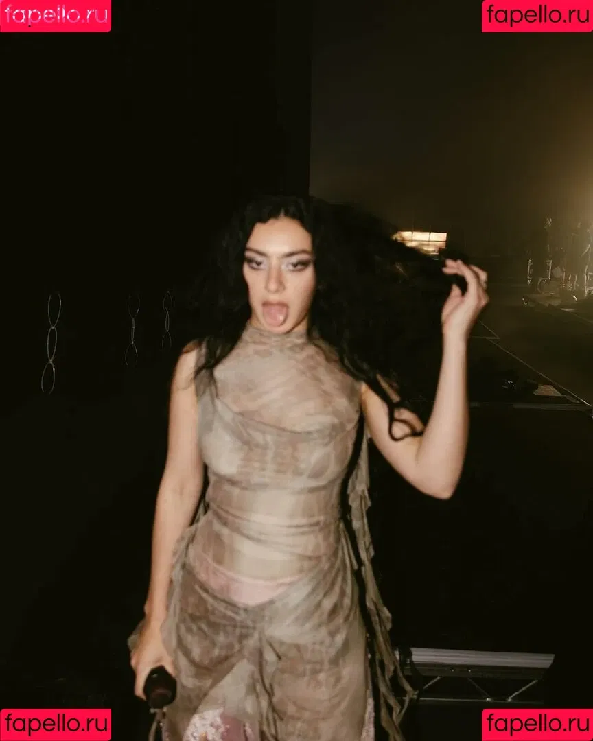 Charli XCX / charli_xcx / charlignarly Onlyfans Photo Gallery 