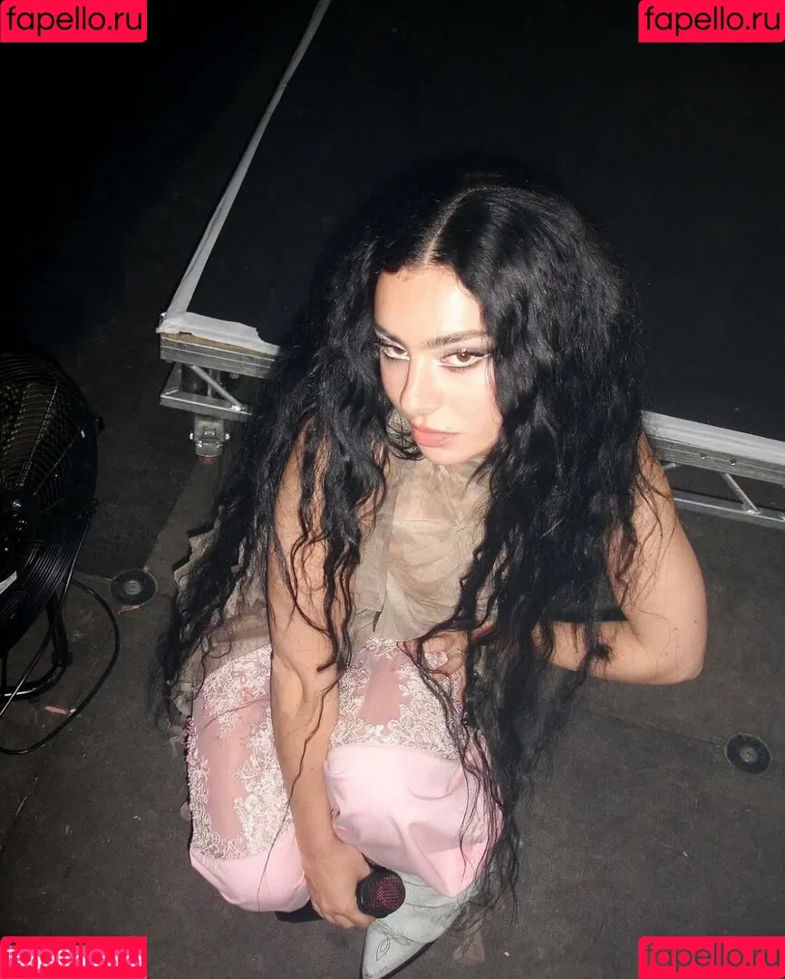 Charli XCX / charli_xcx / charlignarly Onlyfans Photo Gallery 