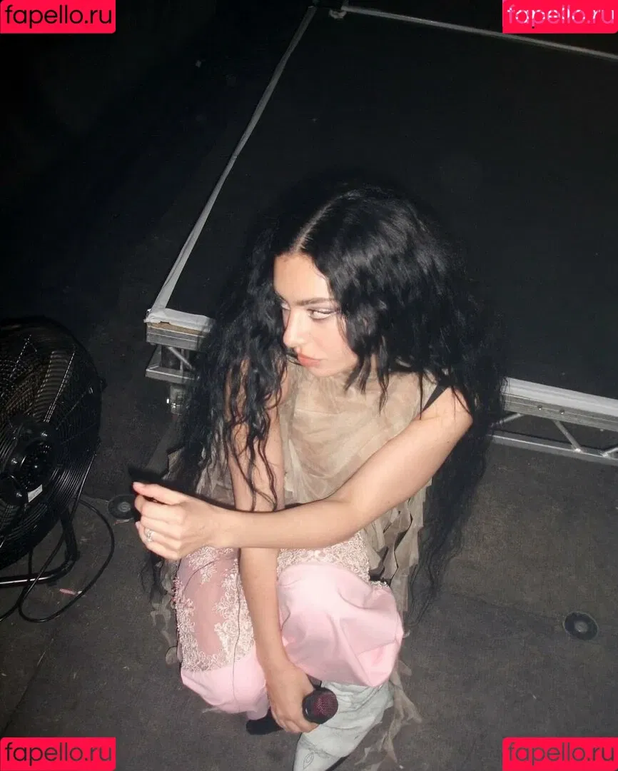 Charli XCX / charli_xcx / charlignarly Onlyfans Photo Gallery 