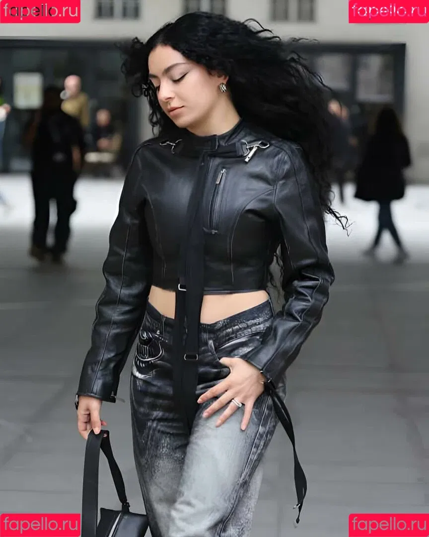 Charli XCX / charli_xcx / charlignarly Onlyfans Photo Gallery 