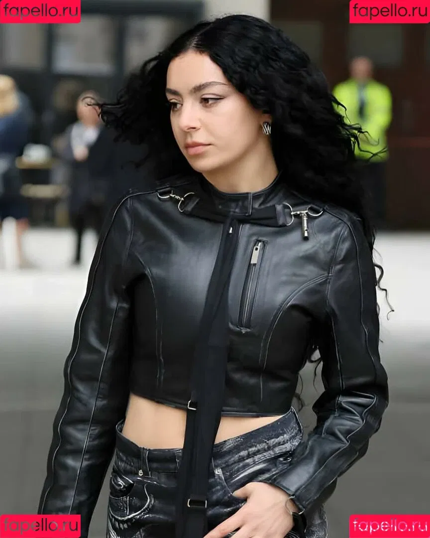 Charli XCX / charli_xcx / charlignarly Onlyfans Photo Gallery 