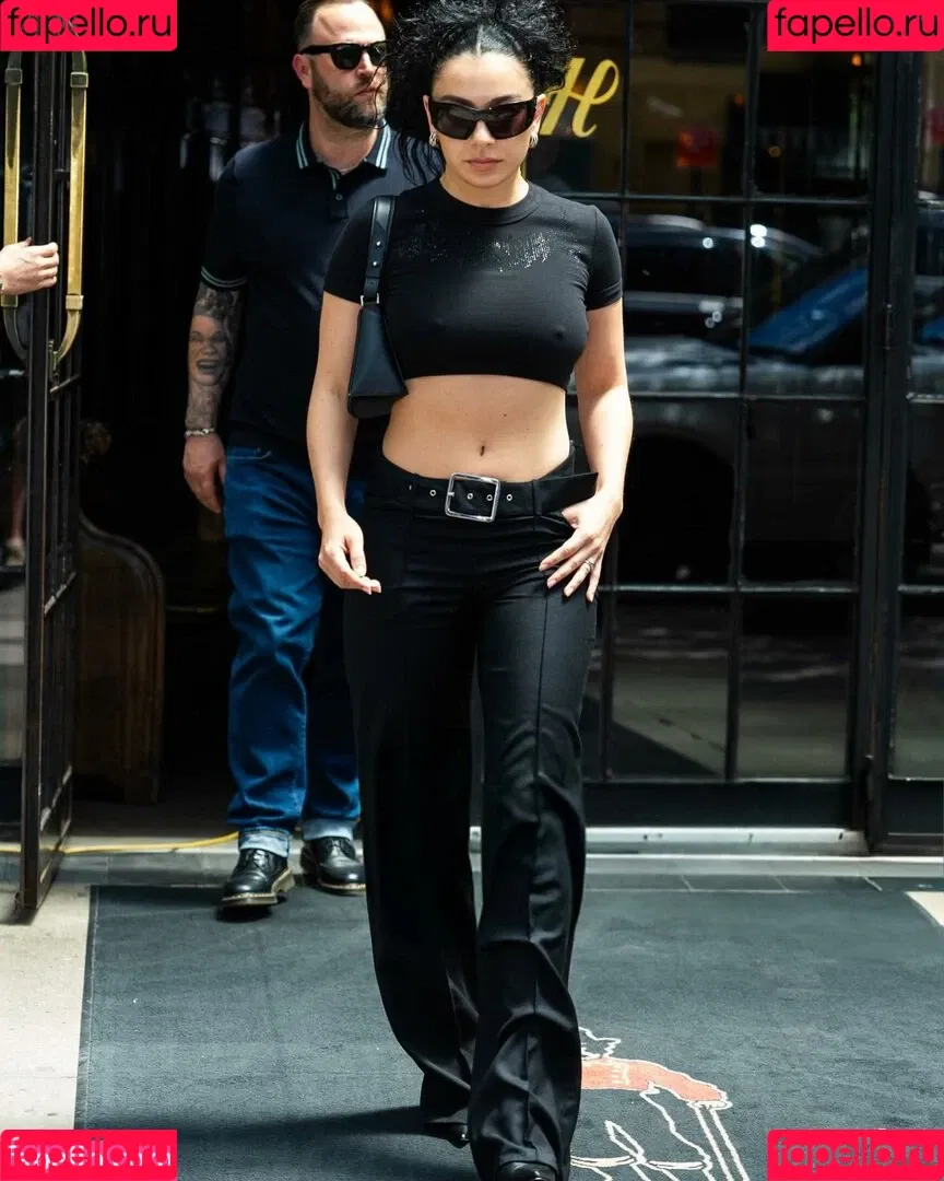 Charli XCX / charli_xcx / charlignarly Onlyfans Photo Gallery 