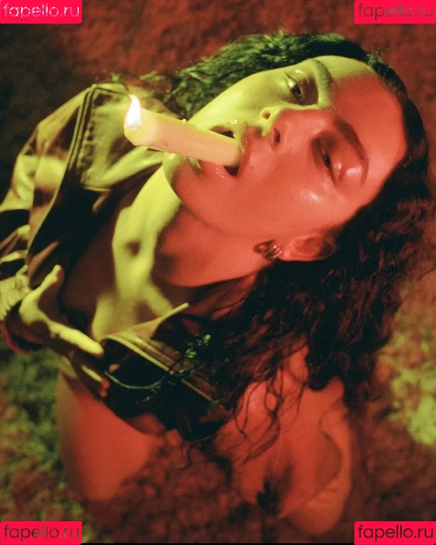 Charli XCX / charli_xcx / charlignarly Onlyfans Photo Gallery 