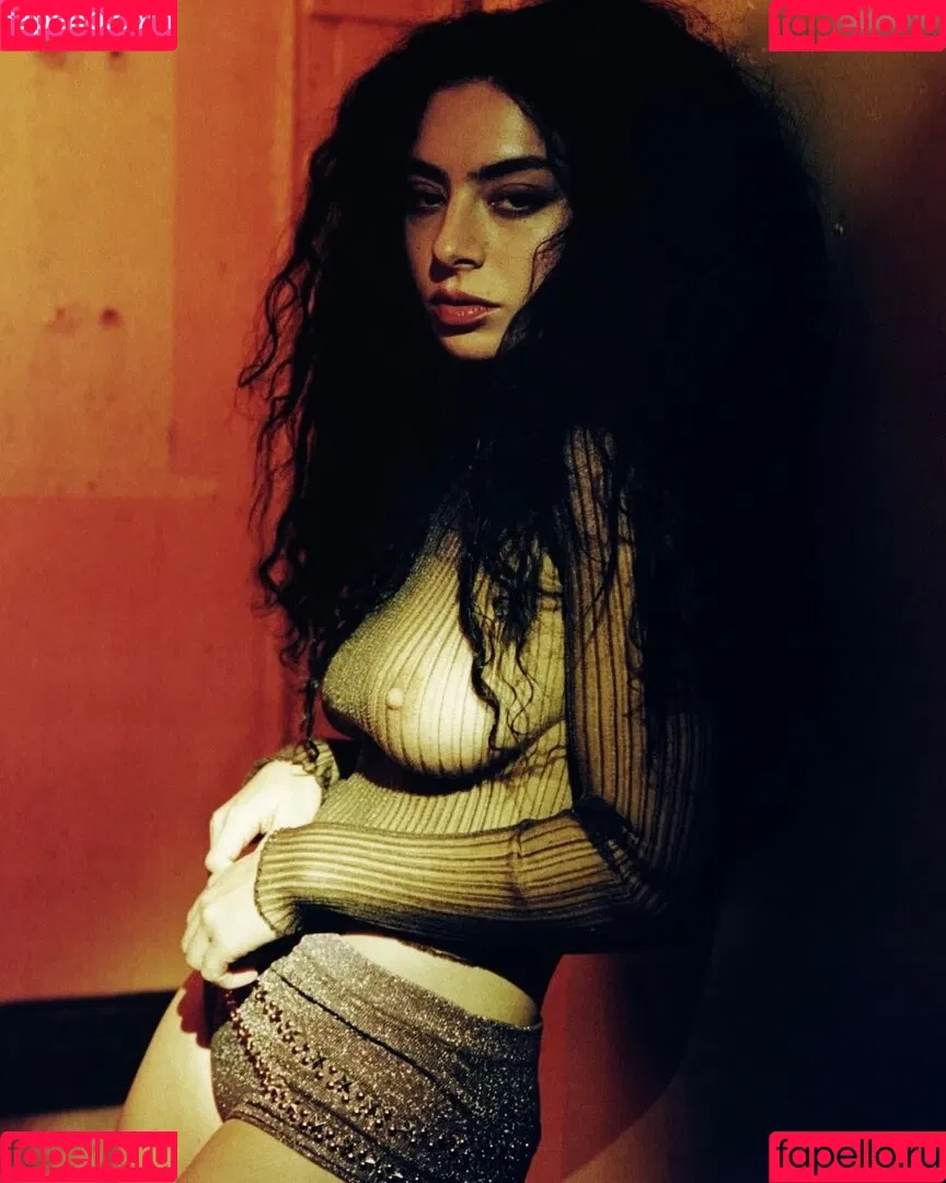 Charli XCX / charli_xcx / charlignarly Onlyfans Photo Gallery 