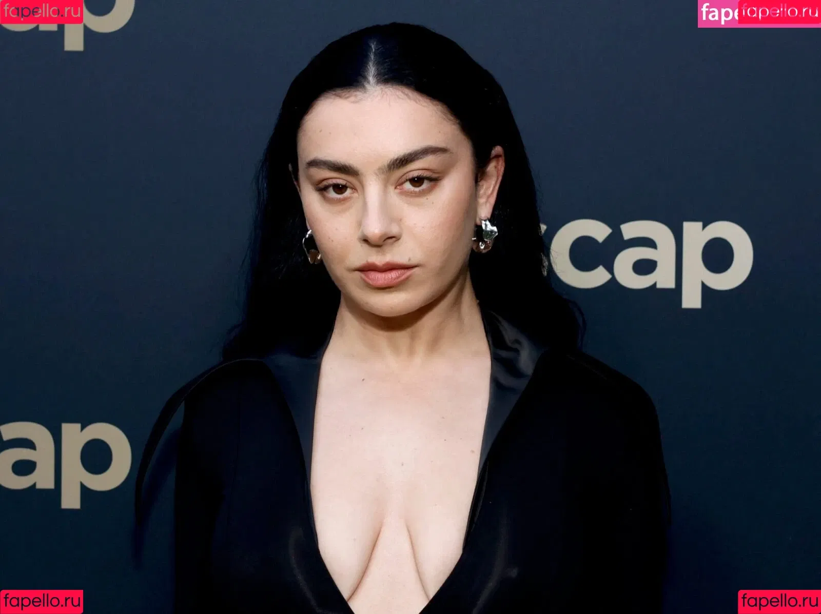 Charli XCX / charli_xcx / charlignarly Onlyfans Photo Gallery 