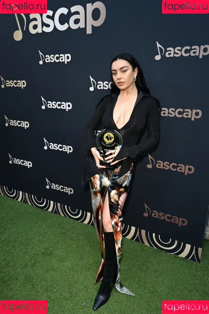 Charli XCX / charli_xcx / charlignarly Onlyfans Photo Gallery 