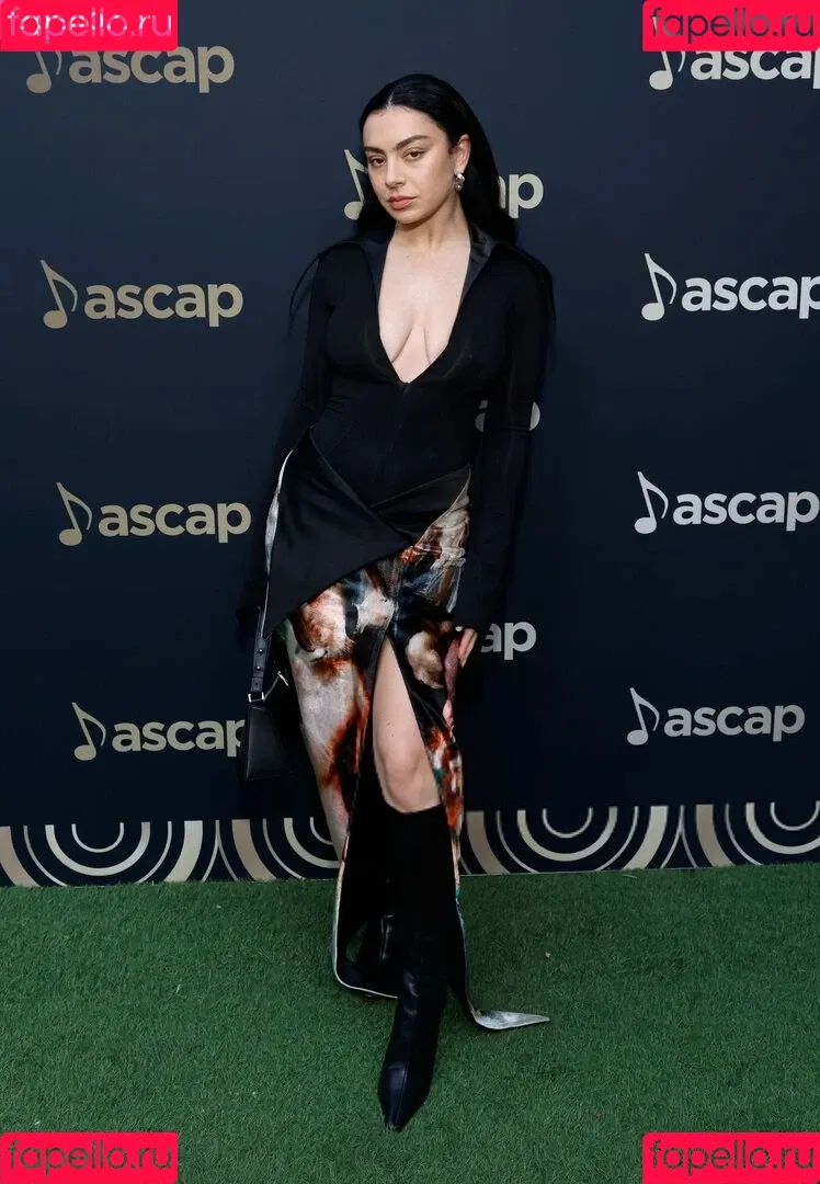 Charli XCX / charli_xcx / charlignarly Onlyfans Photo Gallery 