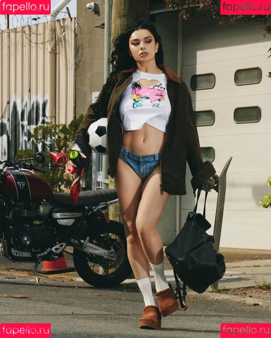 Charli XCX / charli_xcx / charlignarly Onlyfans Photo Gallery 