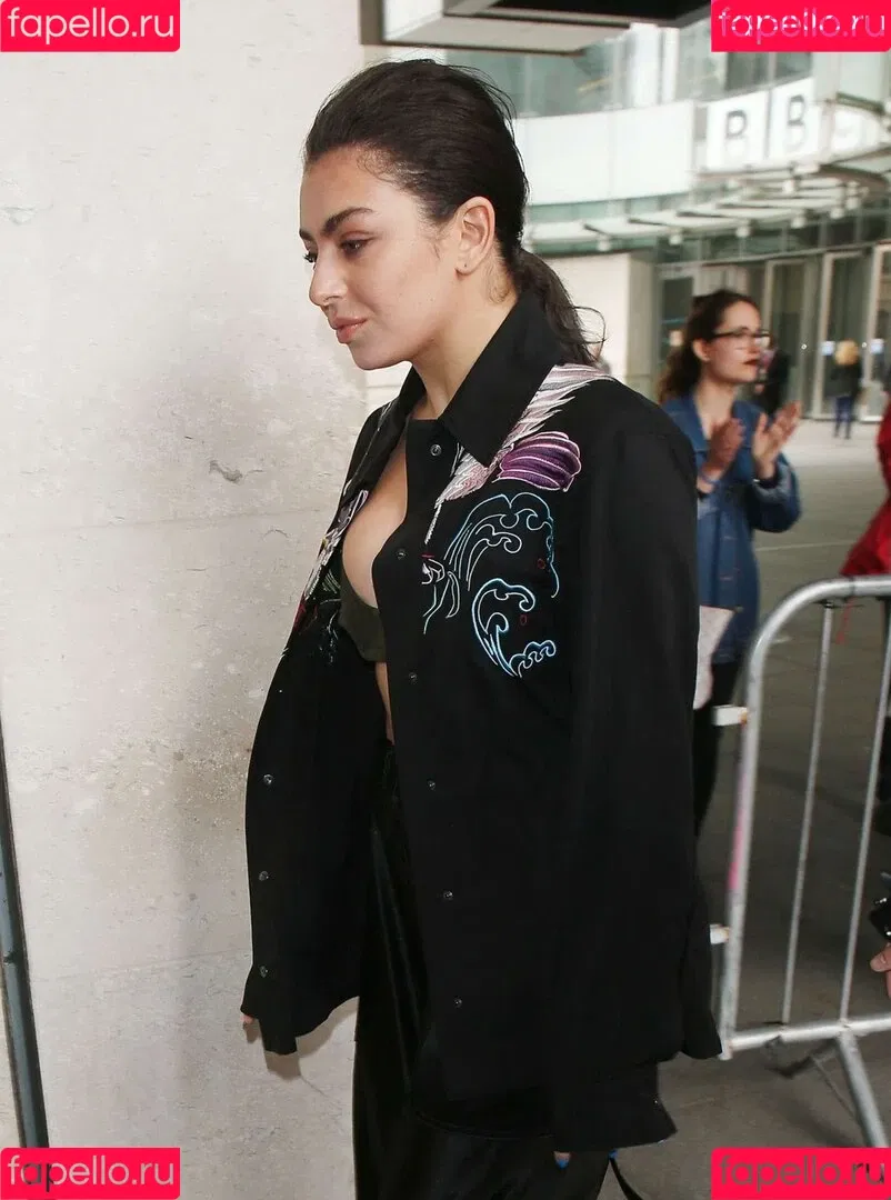 Charli XCX / charli_xcx / charlignarly Onlyfans Photo Gallery 