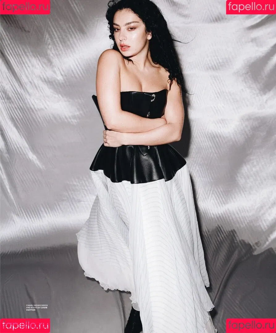 Charli XCX / charli_xcx / charlignarly Onlyfans Photo Gallery 