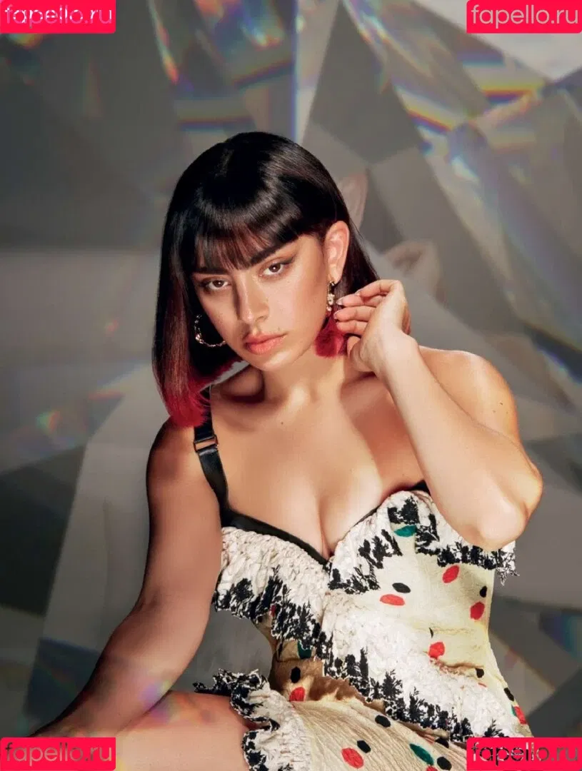 Charli XCX / charli_xcx / charlignarly Onlyfans Photo Gallery 