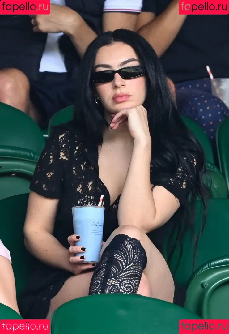 Charli XCX / charli_xcx / charlignarly Onlyfans Photo Gallery 