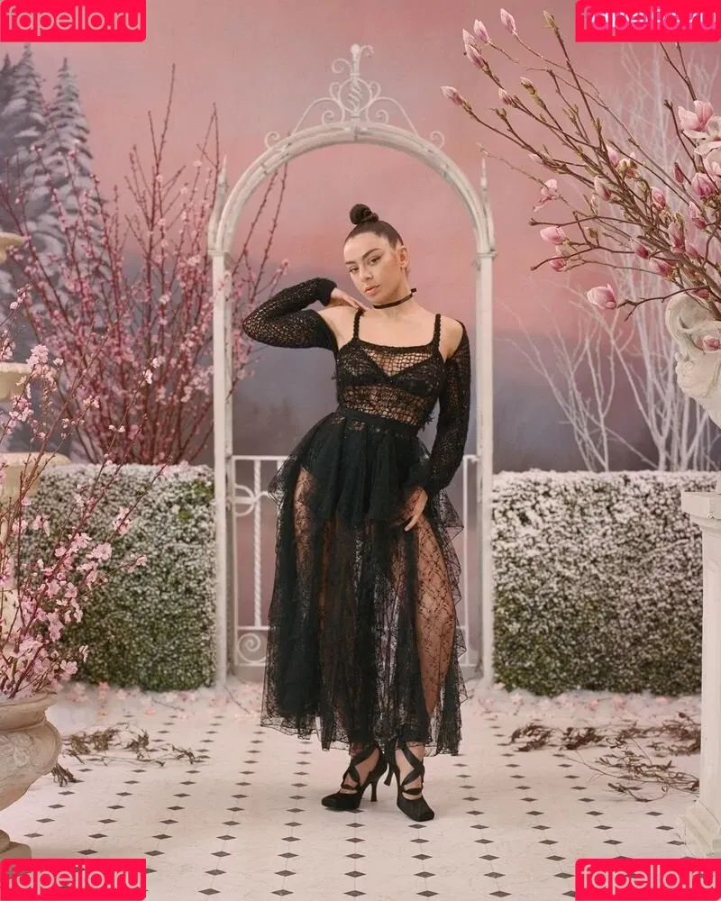 Charli XCX / charli_xcx / charlignarly Onlyfans Photo Gallery 