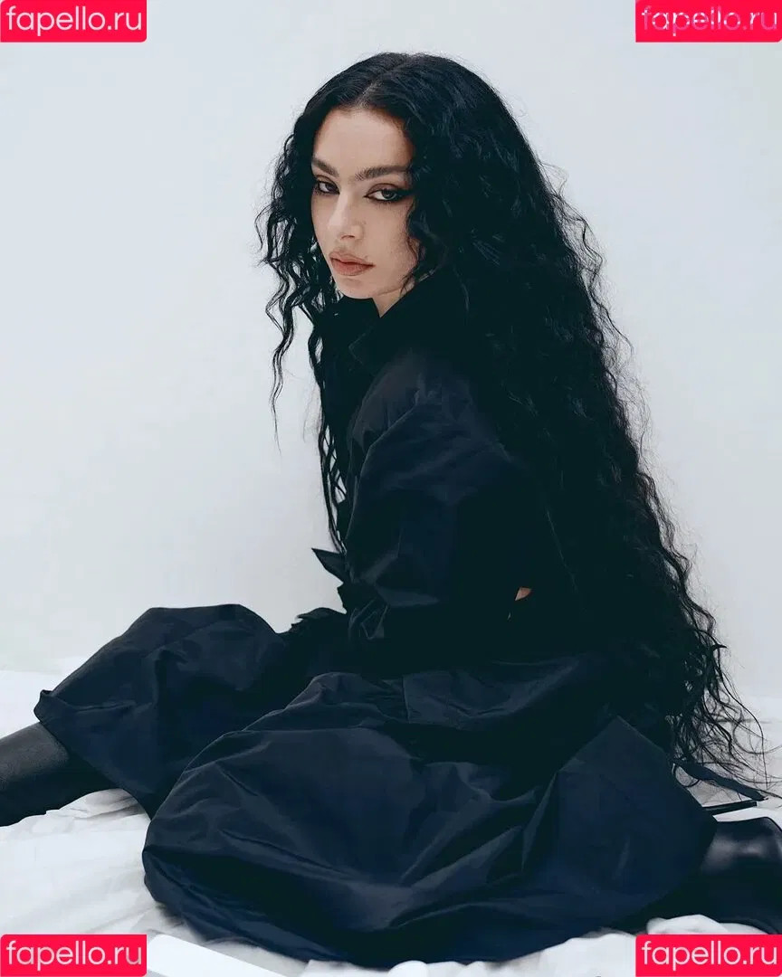 Charli XCX / charli_xcx / charlignarly Onlyfans Photo Gallery 