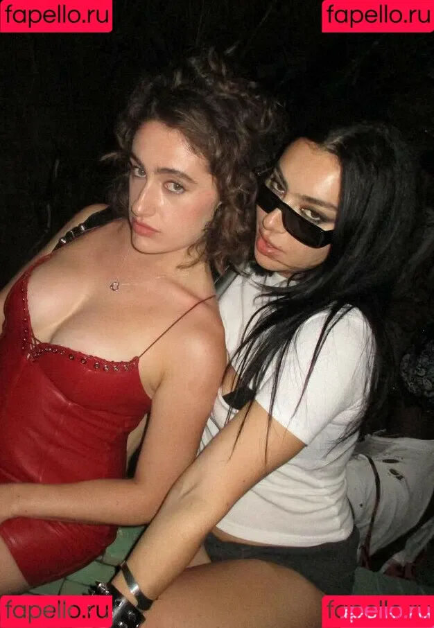 Charli XCX / charli_xcx / charlignarly Onlyfans Photo Gallery 