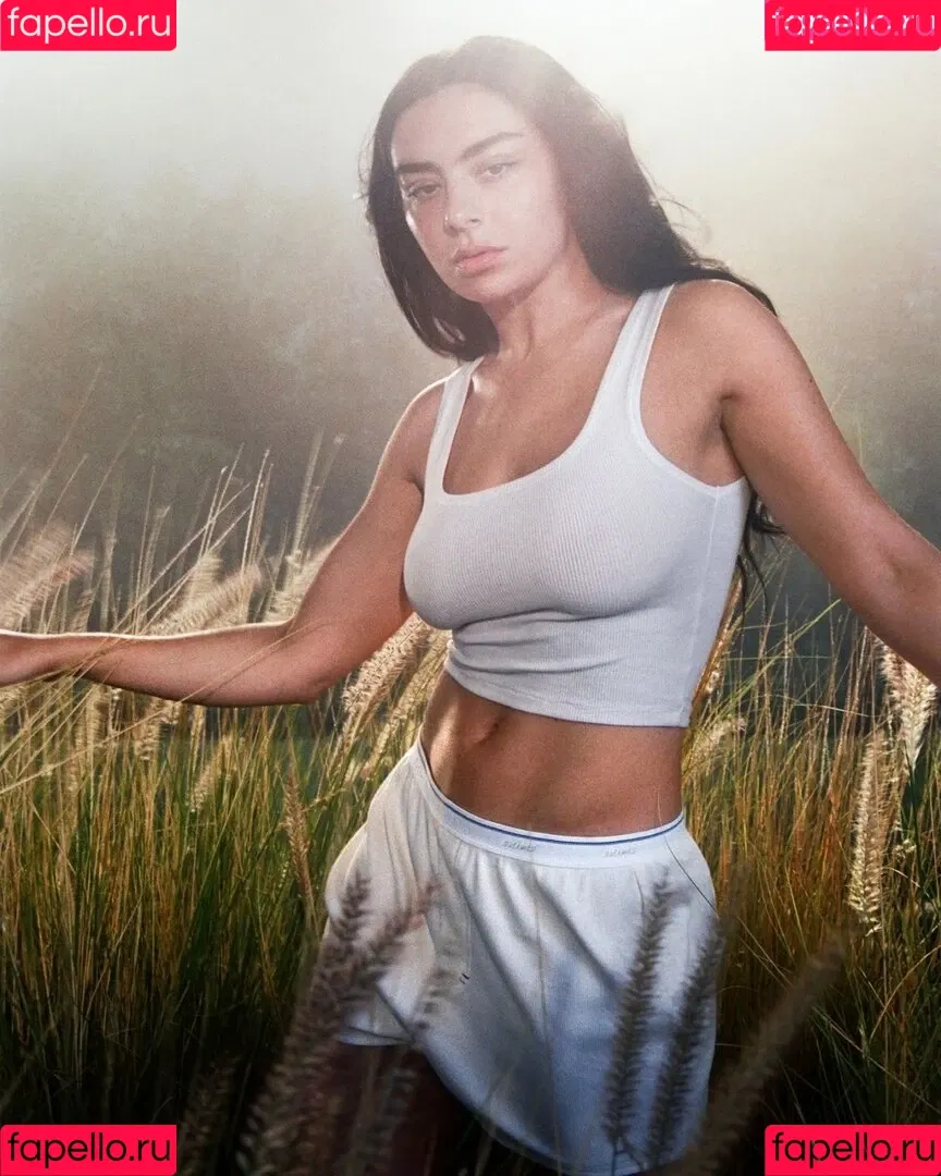 Charli XCX / charli_xcx / charlignarly Onlyfans Photo Gallery 