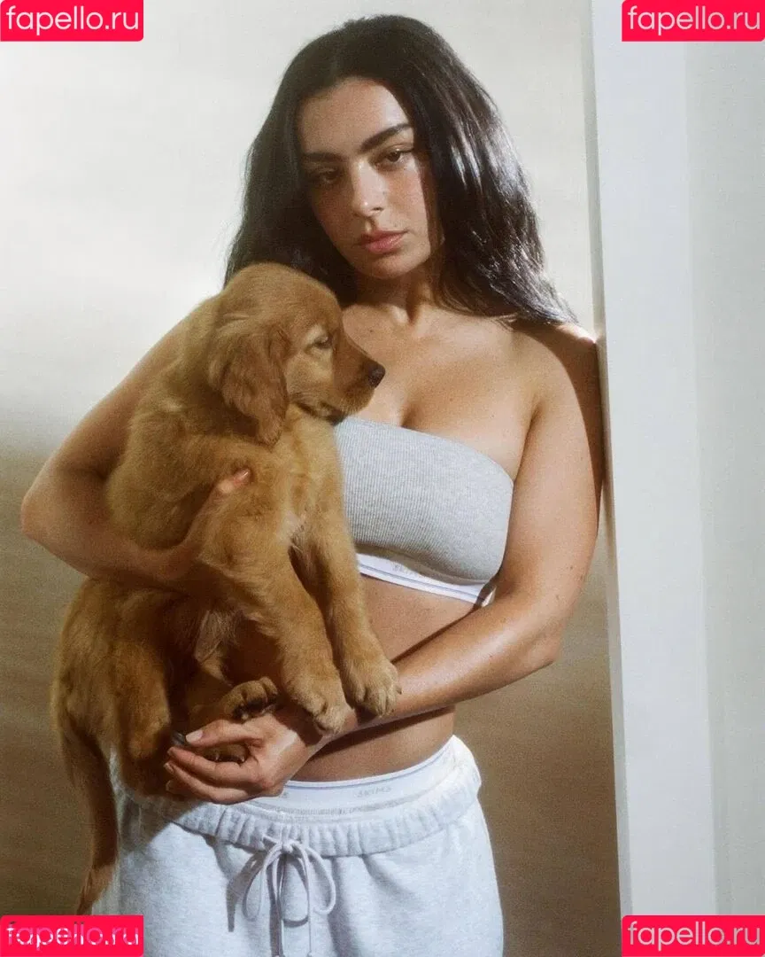 Charli XCX / charli_xcx / charlignarly Onlyfans Photo Gallery 