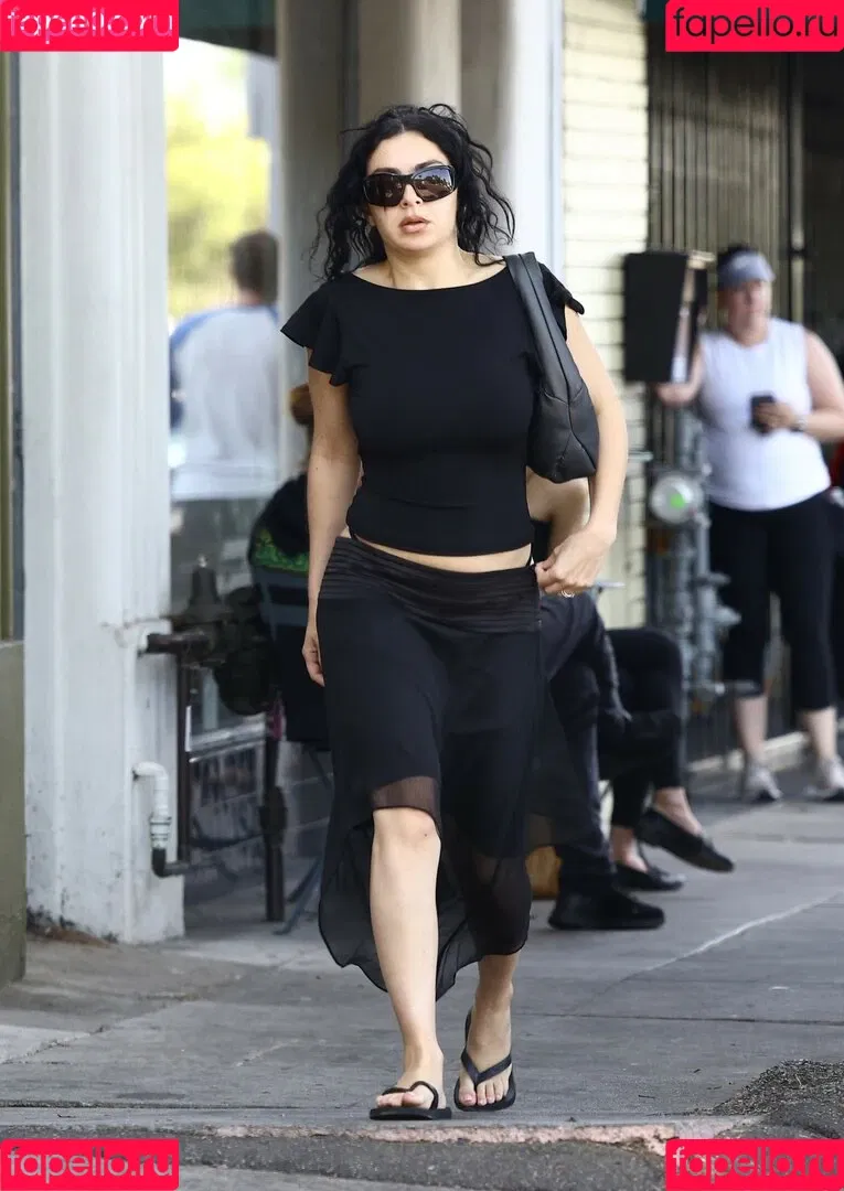 Charli XCX / charli_xcx / charlignarly Onlyfans Photo Gallery 
