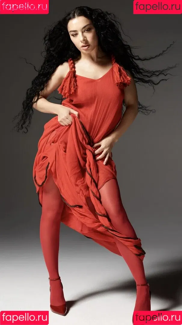 Charli XCX / charli_xcx / charlignarly Onlyfans Photo Gallery 