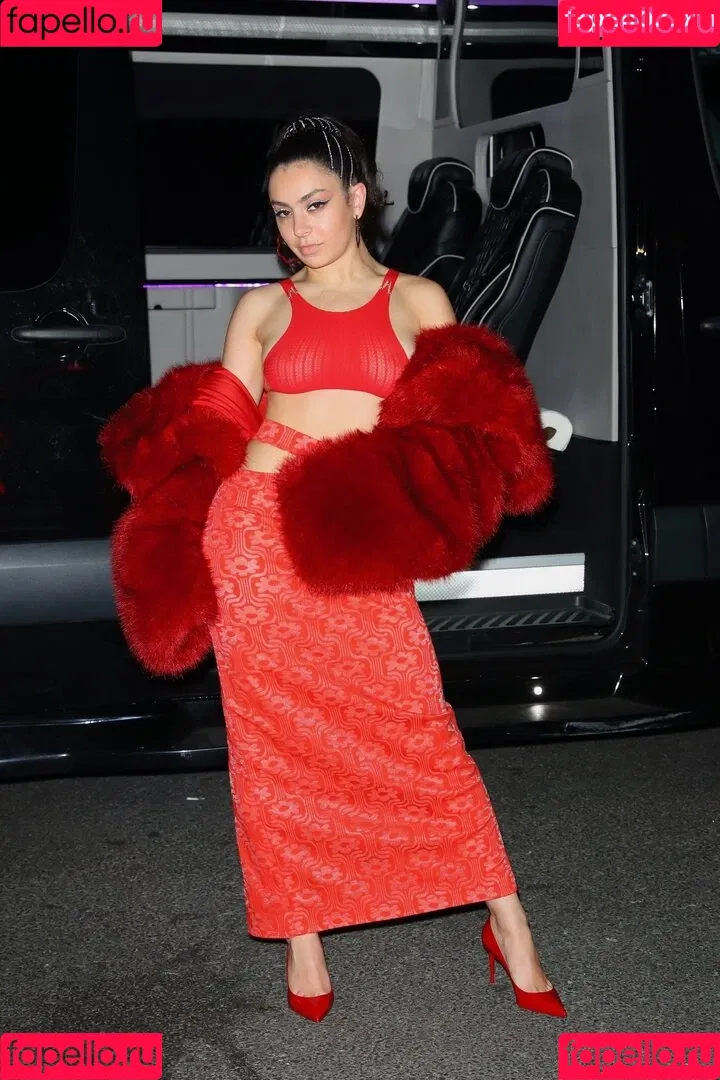 Charli XCX / charli_xcx / charlignarly Onlyfans Photo Gallery 