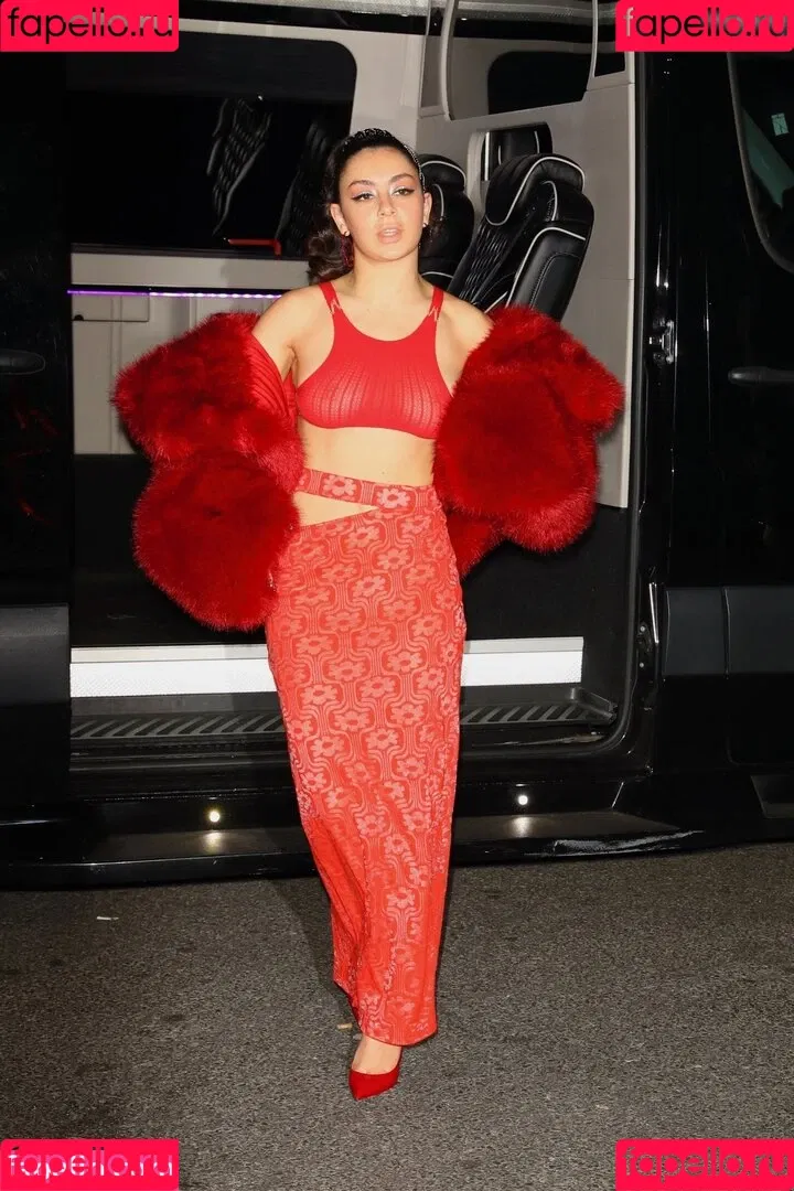 Charli XCX / charli_xcx / charlignarly Onlyfans Photo Gallery 