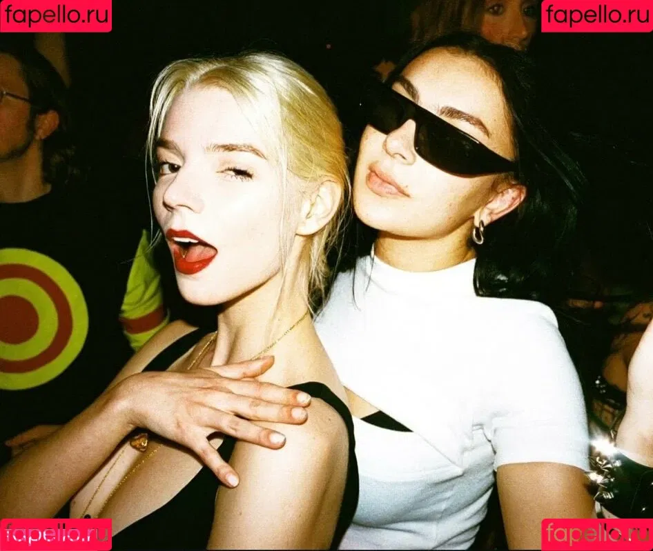 Charli XCX / charli_xcx / charlignarly Onlyfans Photo Gallery 