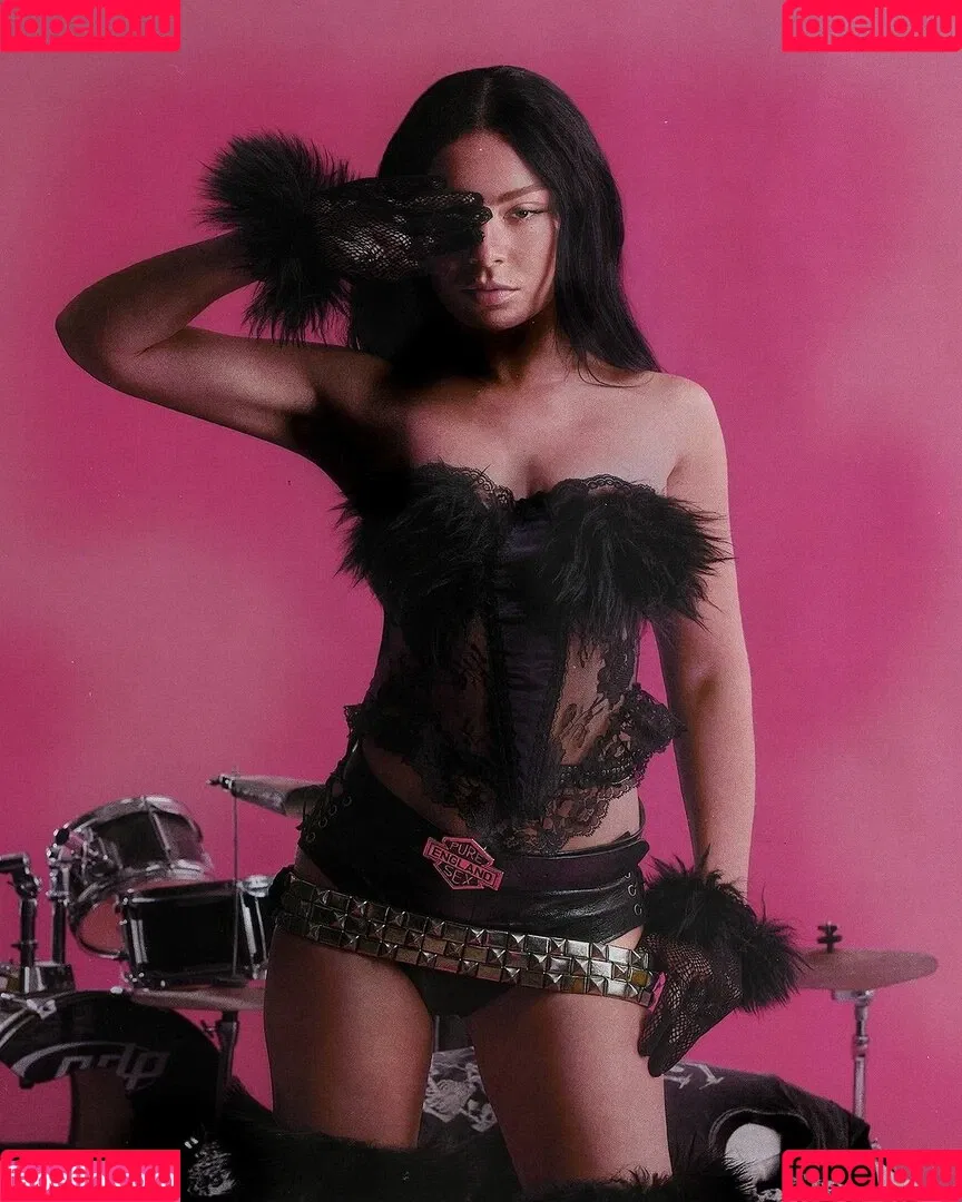 Charli XCX / charli_xcx / charlignarly Onlyfans Photo Gallery 