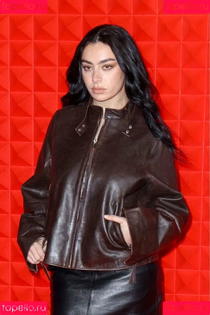 Charli XCX / charli_xcx / charlignarly Onlyfans Photo Gallery 