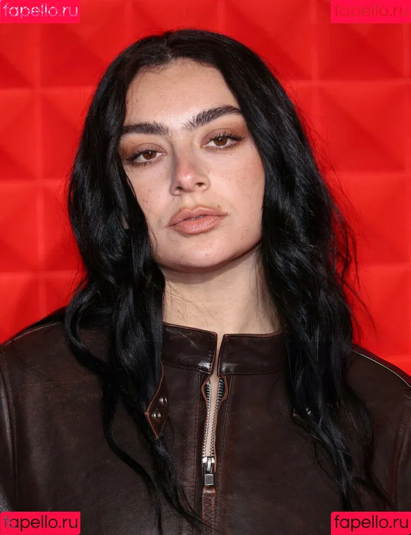 Charli XCX / charli_xcx / charlignarly Onlyfans Photo Gallery 