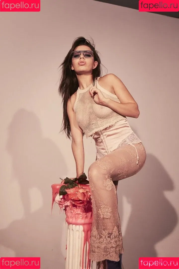 Charli XCX / charli_xcx / charlignarly Onlyfans Photo Gallery 