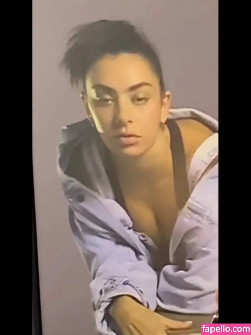 Charli XCX / charli_xcx / charlignarly Onlyfans Photo Gallery 