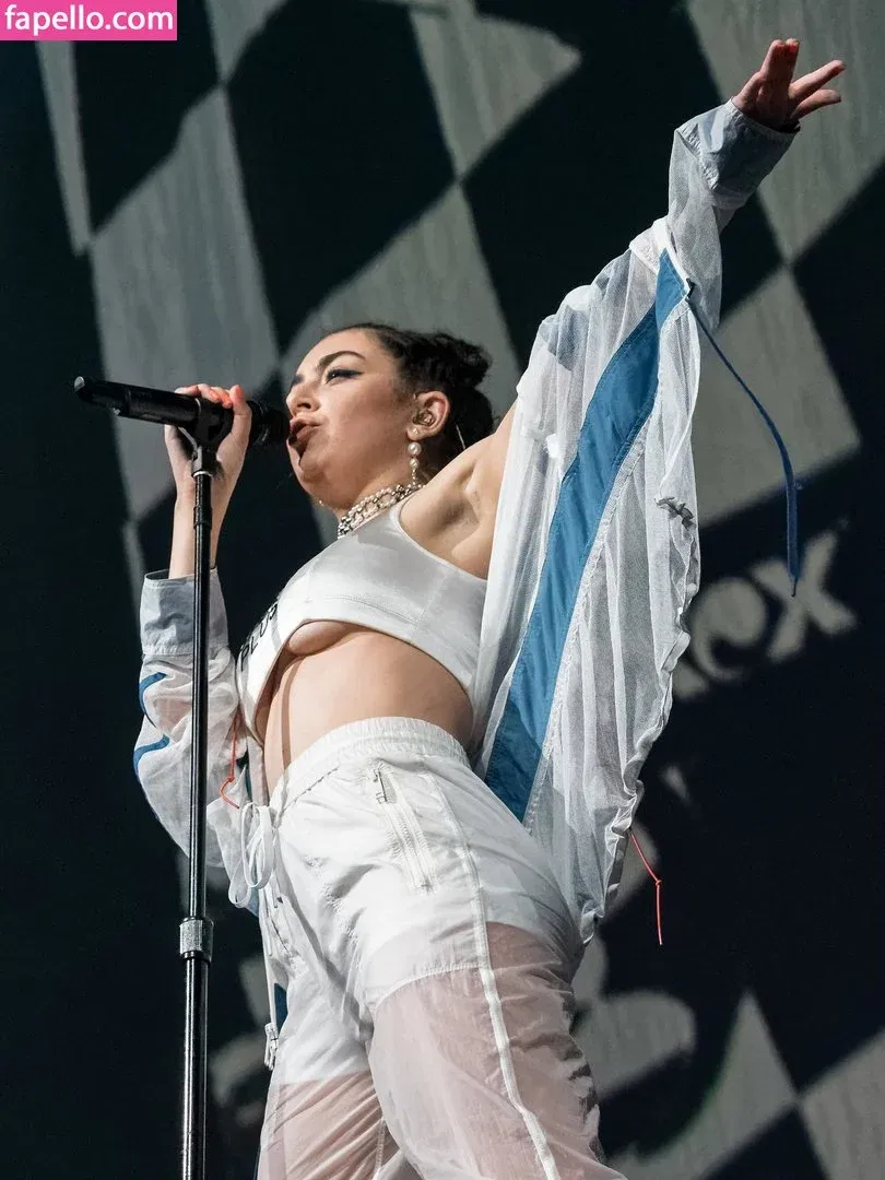 Charli XCX / charli_xcx / charlignarly Onlyfans Photo Gallery 