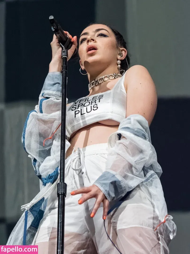 Charli XCX / charli_xcx / charlignarly Onlyfans Photo Gallery 
