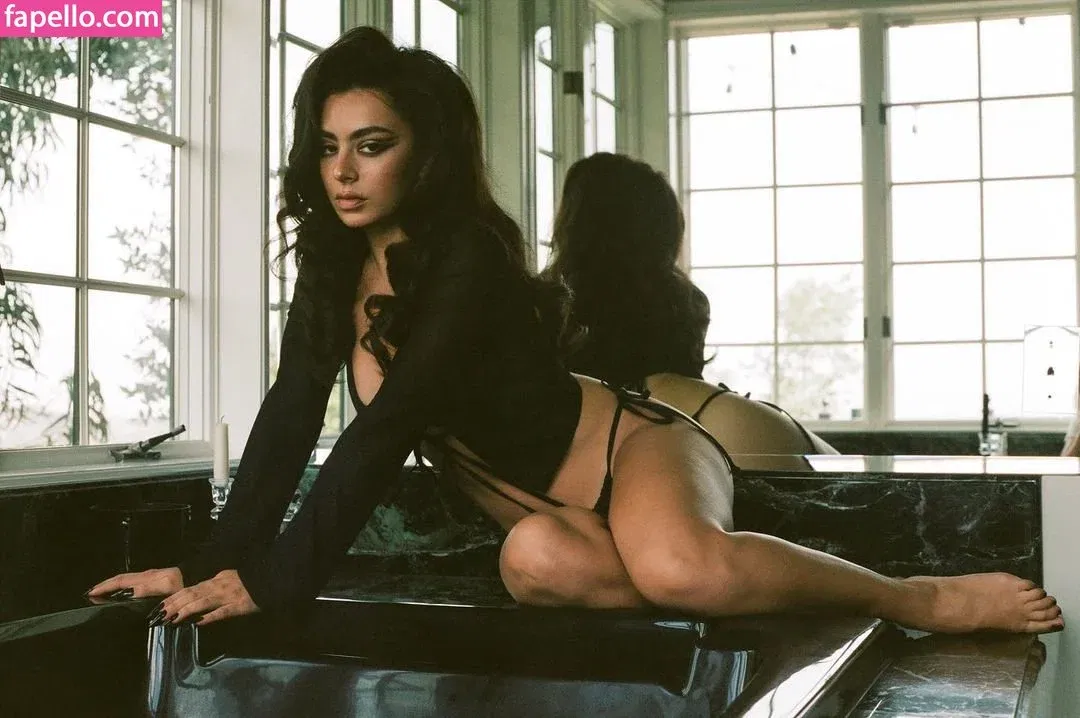 Charli XCX / charli_xcx / charlignarly Onlyfans Photo Gallery 