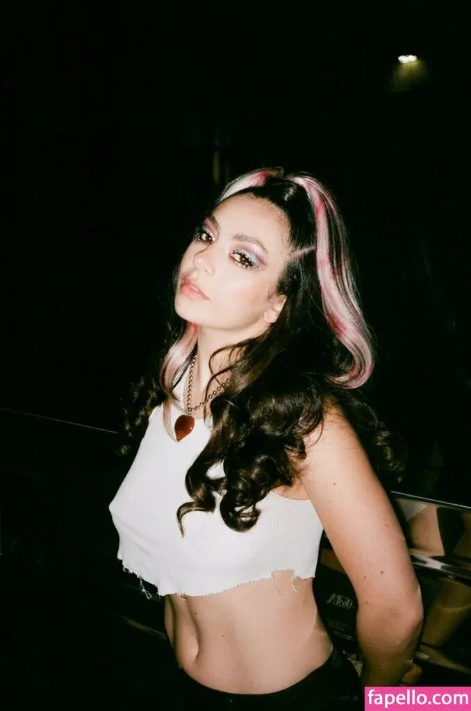 Charli XCX / charli_xcx / charlignarly Onlyfans Photo Gallery 
