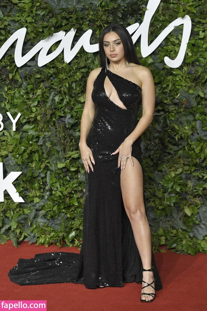 Charli XCX / charli_xcx / charlignarly Onlyfans Photo Gallery 