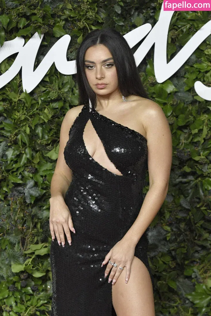 Charli XCX / charli_xcx / charlignarly Onlyfans Photo Gallery 