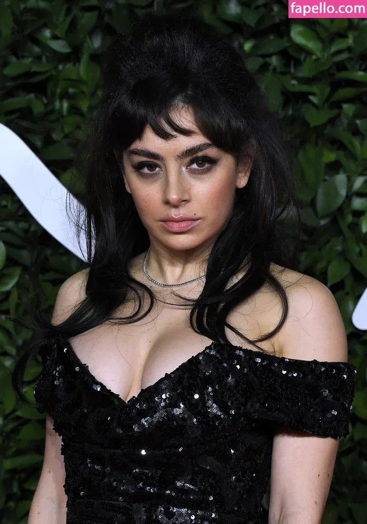 Charli XCX / charli_xcx / charlignarly Onlyfans Photo Gallery 
