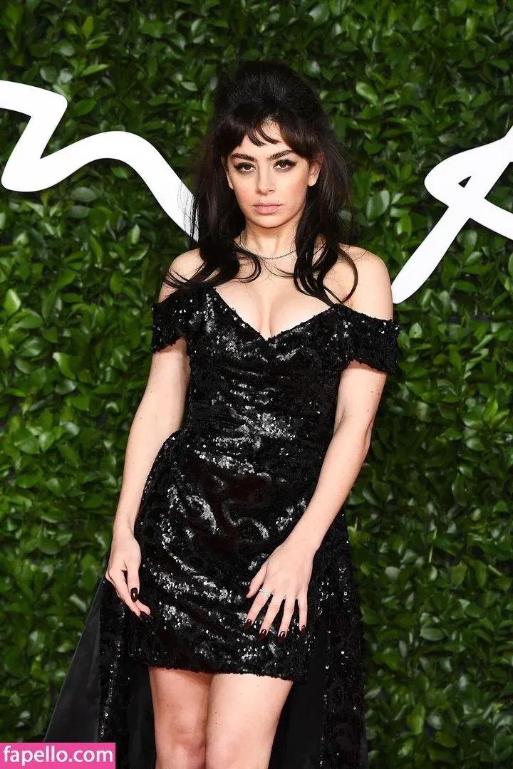 Charli XCX / charli_xcx / charlignarly Onlyfans Photo Gallery 