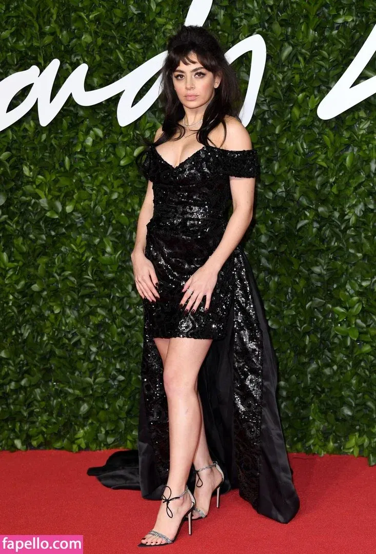 Charli XCX / charli_xcx / charlignarly Onlyfans Photo Gallery 
