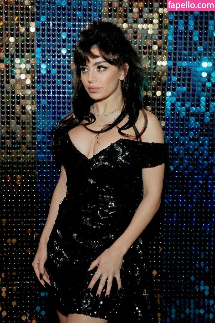 Charli XCX / charli_xcx / charlignarly Onlyfans Photo Gallery 