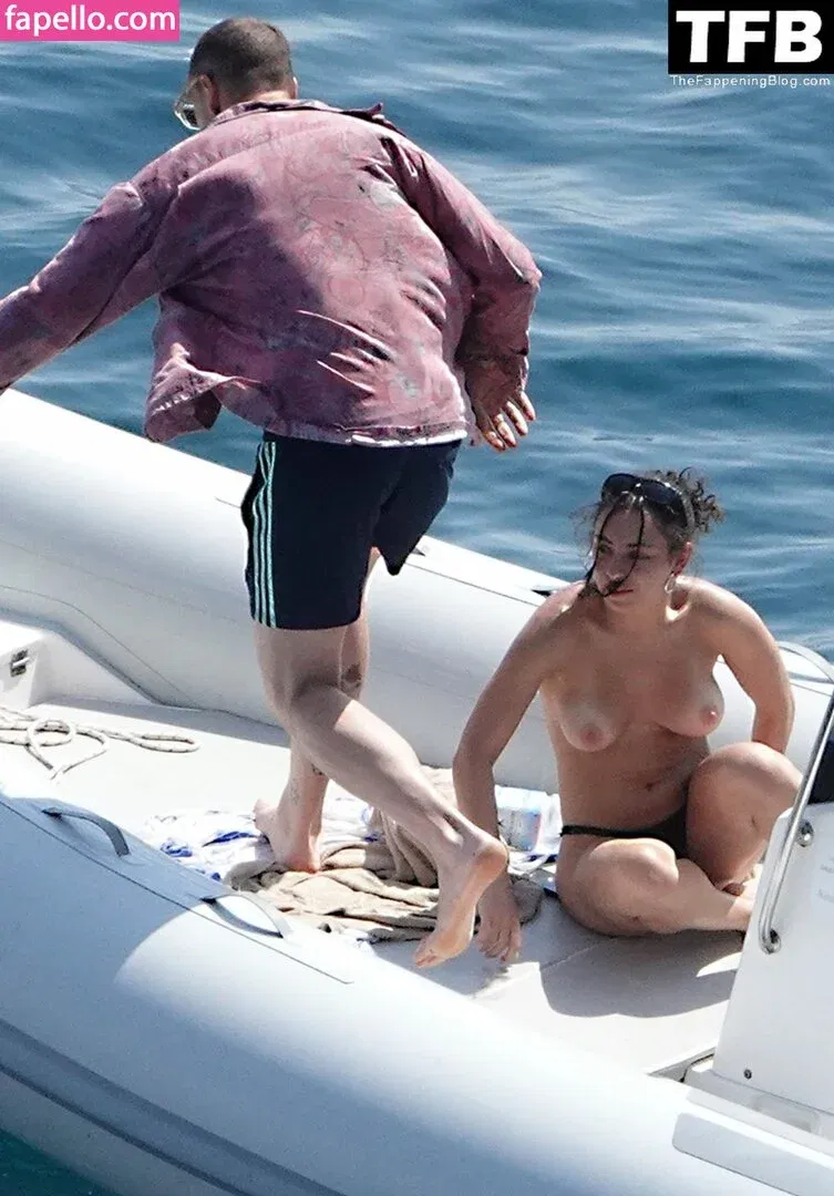 Charli XCX / charli_xcx / charlignarly Onlyfans Photo Gallery 