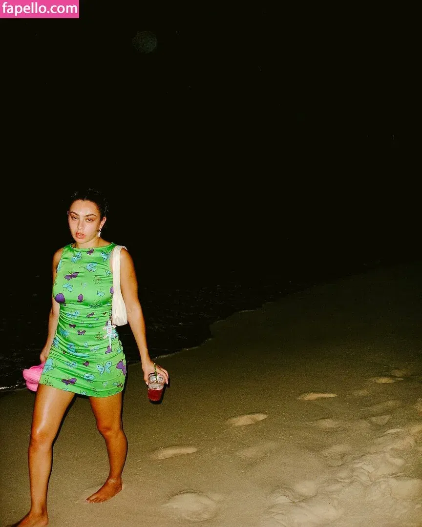 Charli XCX / charli_xcx / charlignarly Onlyfans Photo Gallery 