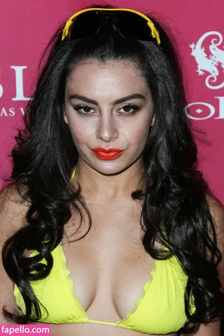 Charli XCX / charli_xcx / charlignarly Onlyfans Photo Gallery 