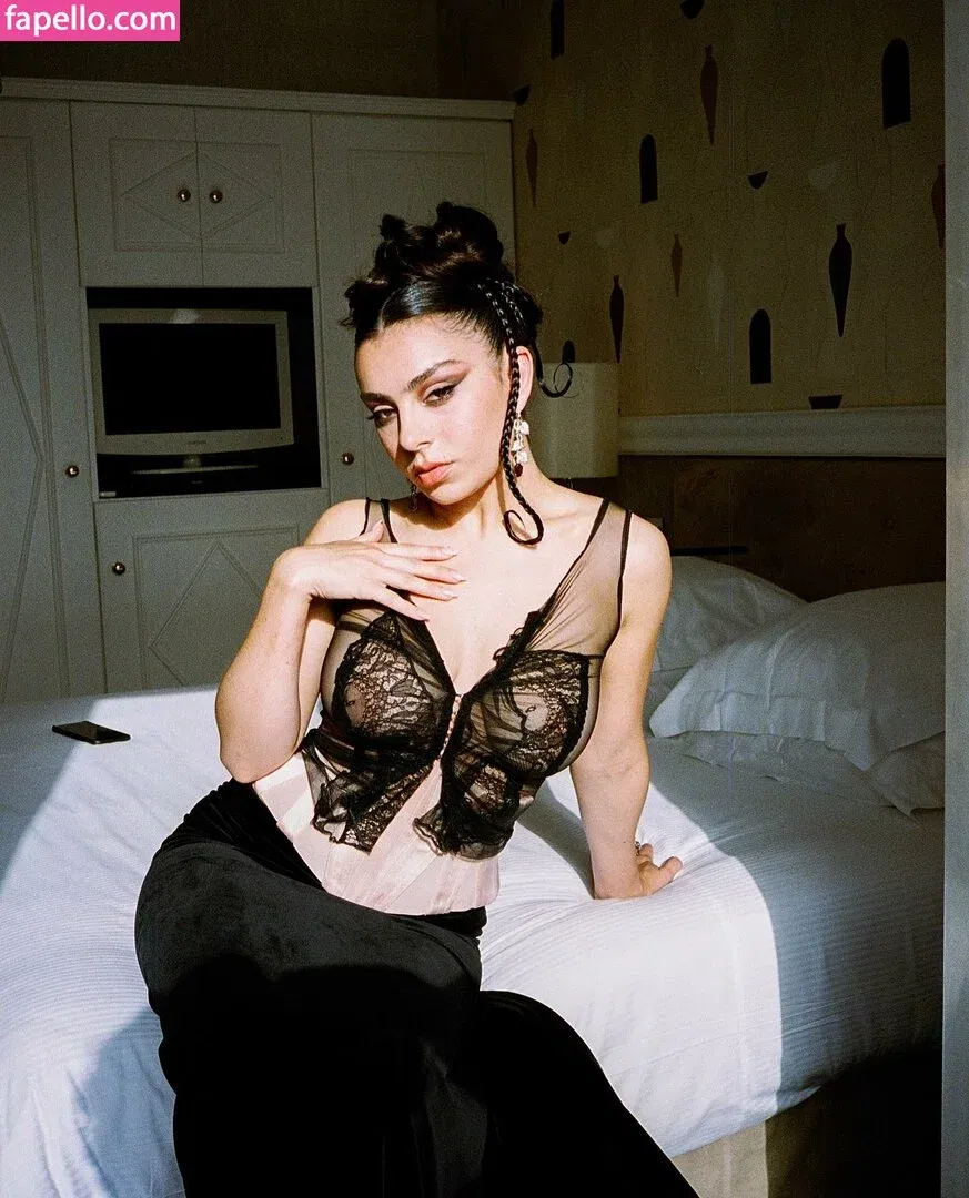 Charli XCX / charli_xcx / charlignarly Onlyfans Photo Gallery 