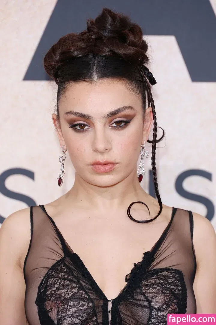 Charli XCX / charli_xcx / charlignarly Onlyfans Photo Gallery 