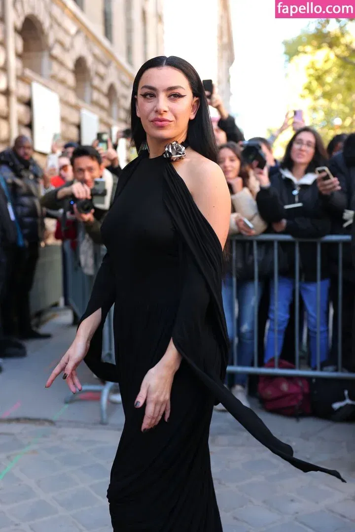 Charli XCX / charli_xcx / charlignarly Onlyfans Photo Gallery 