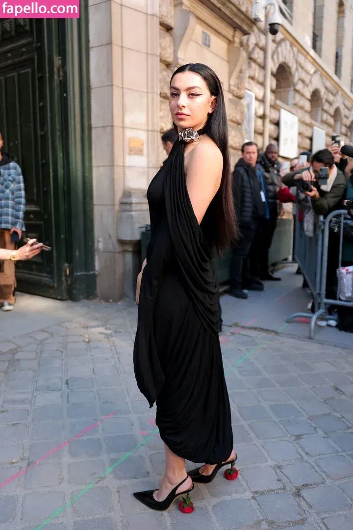 Charli XCX / charli_xcx / charlignarly Onlyfans Photo Gallery 